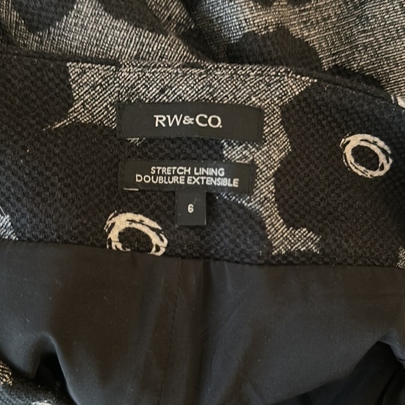 RW & Co Floral Poppy Print Knee Length Pencil Skirt in Black and White - Picture 6 of 7